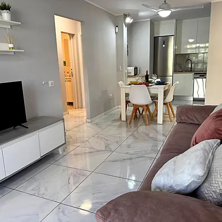 Americas 600 Metres From The With 2 Bedrooms And 2 Bathrooms * Playa de las Américas