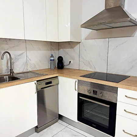 Americas 600 Metres From The With 2 Bedrooms And 2 Bathrooms * Playa de las Américas