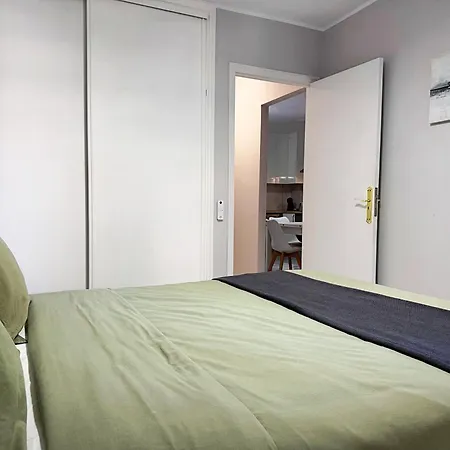 Americas 600 Metres From The With 2 Bedrooms And 2 Bathrooms Appartement
