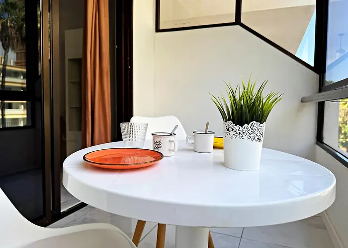 Americas 600 Metres From The With 2 Bedrooms And 2 Bathrooms *