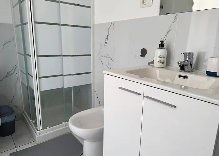 Americas 600 Metres From The With 2 Bedrooms And 2 Bathrooms *