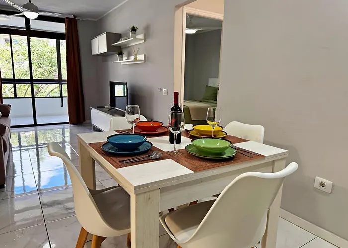 Апартаменти Americas 600 Metres From The With 2 Bedrooms And 2 Bathrooms *