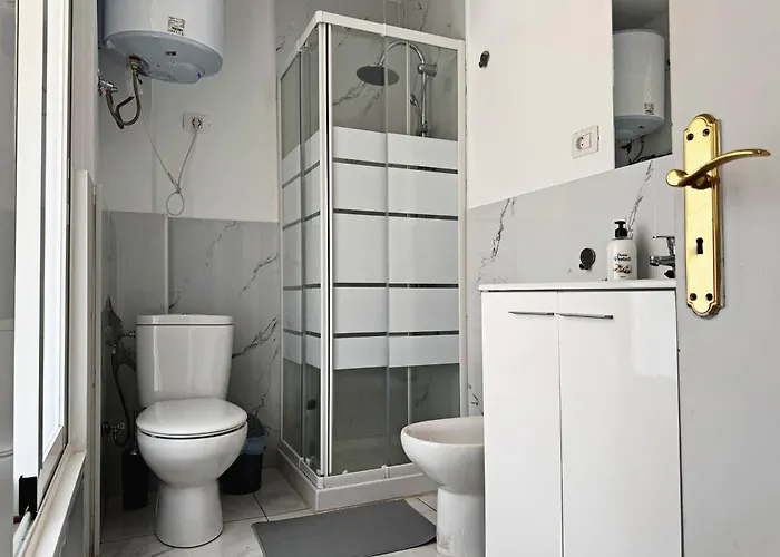 Апартаменти Americas 600 Metres From The With 2 Bedrooms And 2 Bathrooms *